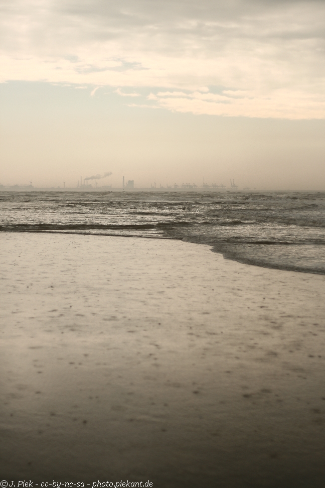 20120429 TAM low 08