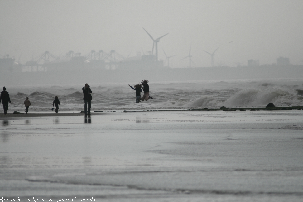 20120429 TAM low 25